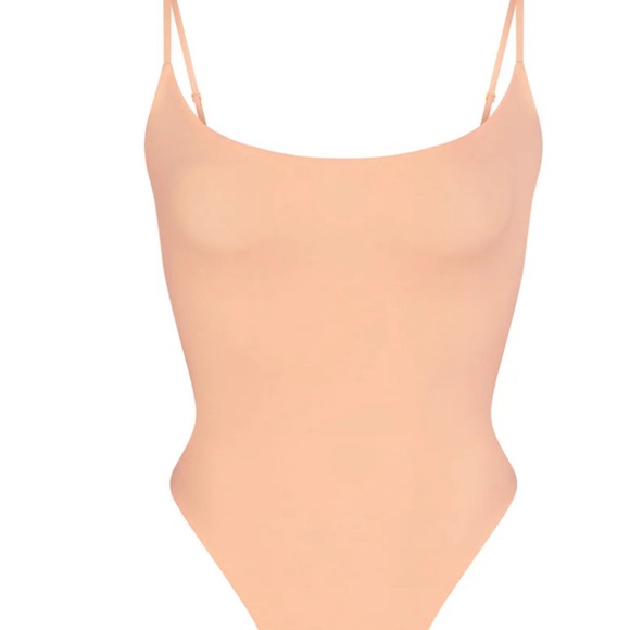 Skims CAMI BODYSUIT fits everybody - Picture 3 of 4